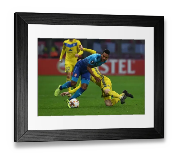 Framed Print : Theo Walcott vs. Mirko Ivanic: A Europa League Battle Framed Print : Theo Walcott vs. Mirko Ivanic: A Europa League Battle