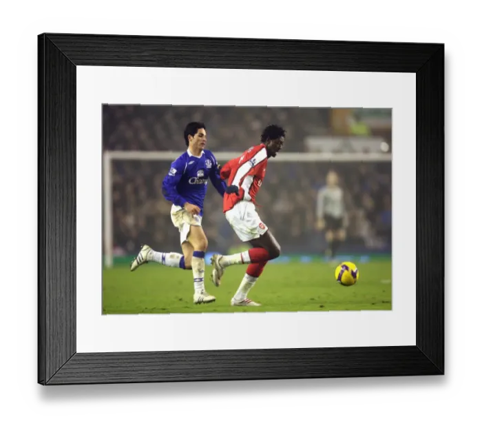 Framed Print : Emmanuel Adebayor (Arsenal) Mikel Arteta (Everton) Framed Print : Emmanuel Adebayor (Arsenal) Mikel Arteta (Everton)