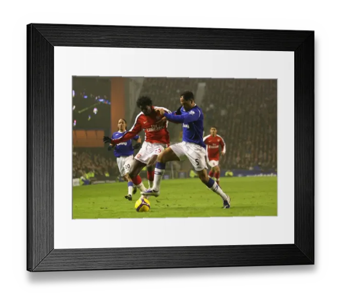 Framed Print : Emmanuel Adebayor (Arsenal) Joleon Lescott (Everton)