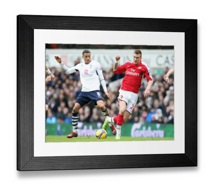 Framed Print : Nicklas Bendtner (Arsenal) Jermaine Jenas (Tottenham) Framed Print : Nicklas Bendtner (Arsenal) Jermaine Jenas (Tottenham)