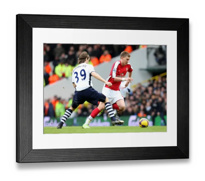 Framed Print : Nicklas Bendtner (Arsenal) Jonathan Woodgate (Tottenham) Framed Print : Nicklas Bendtner (Arsenal) Jonathan Woodgate (Tottenham)