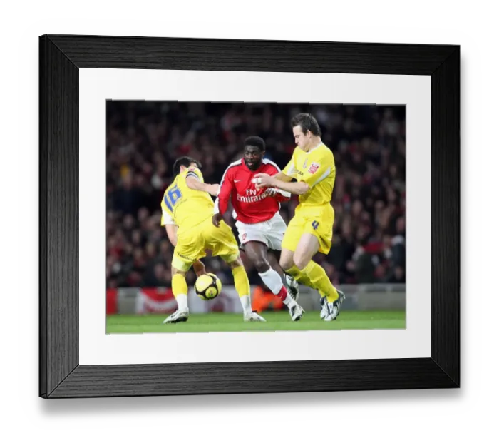 Framed Print : Kolo Toure (Arsenal) Joe Ledley and Gavin Rae (Cardiff)