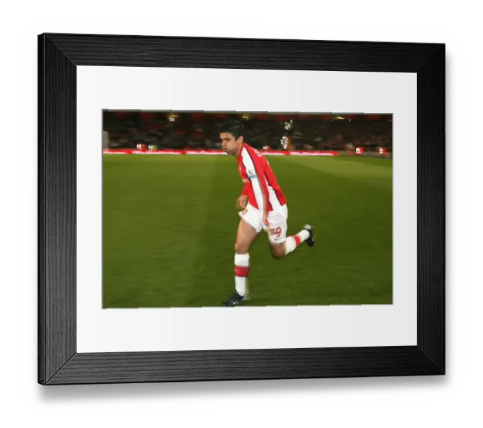 Framed Print : Arsenal's Eduardo Scores Brace in 4-0 FA Cup Victory over Cardiff City (2009)