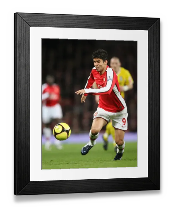 Framed Print : Arsenal's Eduardo Scores Brace in 4-0 FA Cup Victory over Cardiff City