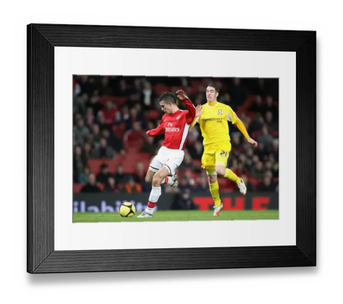 Framed Print : Robin van Persie shoots past Cardiff goalkeeper Tom
