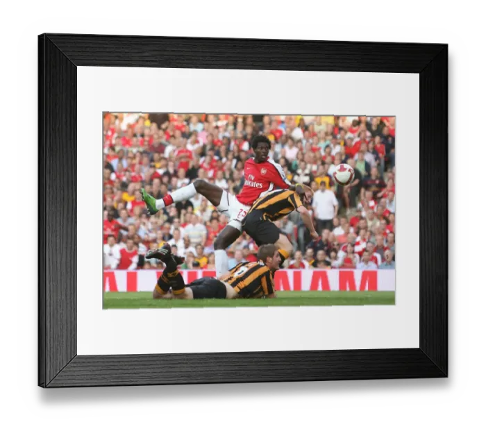 Framed Print : Emmanuel Adebayor (Arsenal) Paul McShane and Michael Turner (Hull) Framed Print : Emmanuel Adebayor (Arsenal) Paul McShane and Michael Turner (Hull)