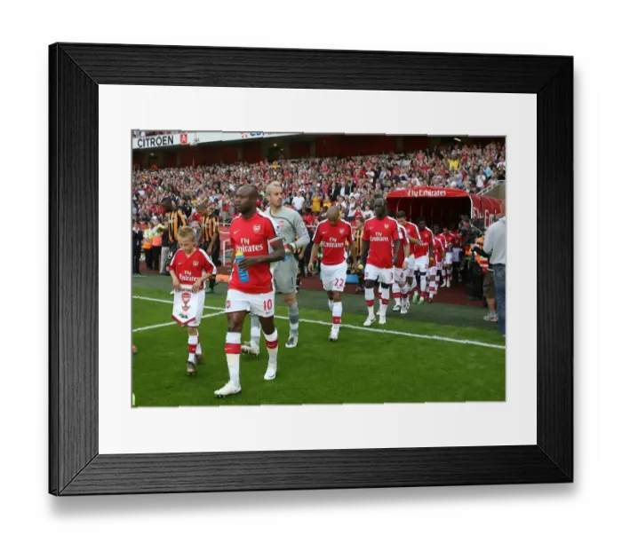 Framed Print : William Gallas (Arsenal) leads the team out Framed Print : William Gallas (Arsenal) leads the team out