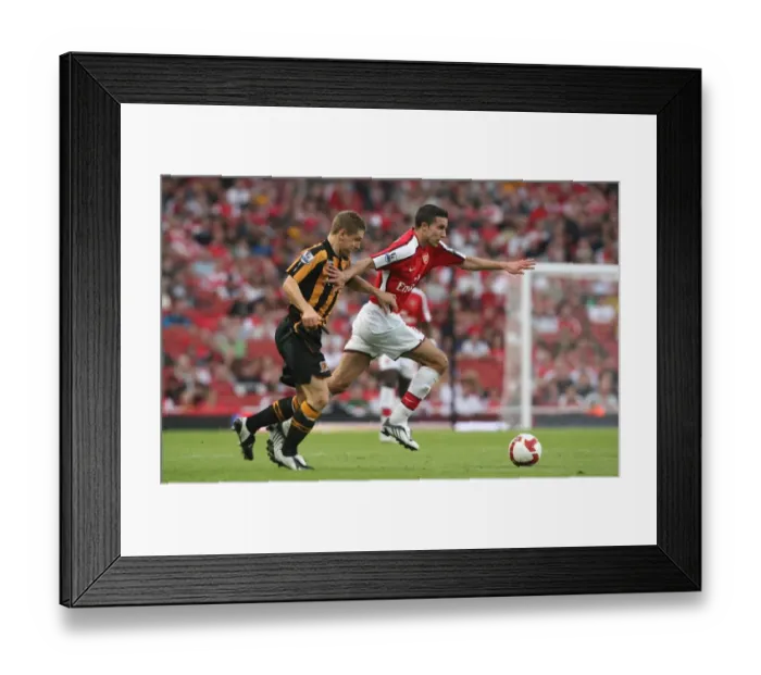 Framed Print : Robin van Persie (Arsenal) Andy Dawson (Hull)