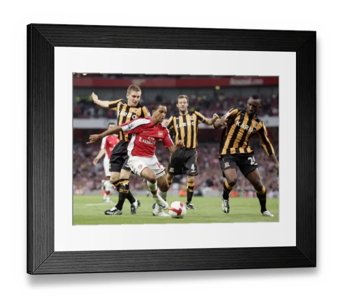 Framed Print : Theo Walcott (Arsenal) Andy Dawson (left) and Kamil Zayatte (Hull) Framed Print : Theo Walcott (Arsenal) Andy Dawson (left) and Kamil Zayatte (Hull)