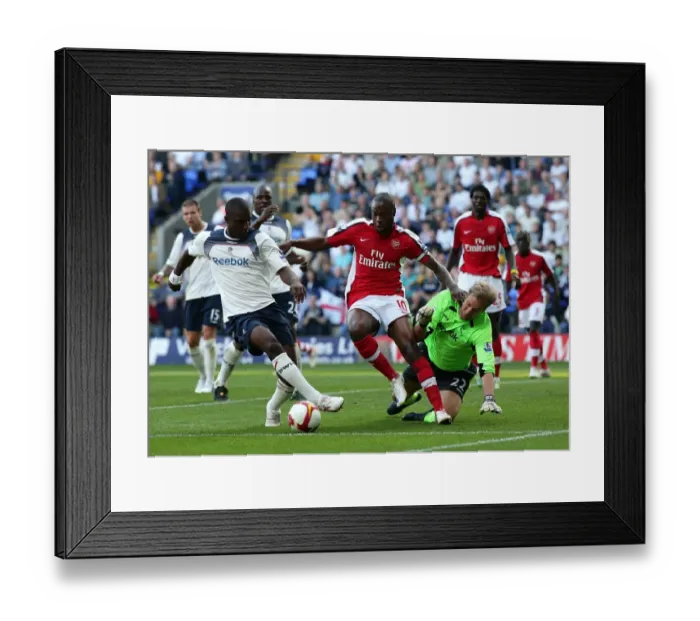 Framed Print : Soccer - Barclays Premier League - Bolton Wanderers v Arsenal - Reebok Stadium Framed Print : Soccer - Barclays Premier League - Bolton Wanderers v Arsenal - Reebok Stadium