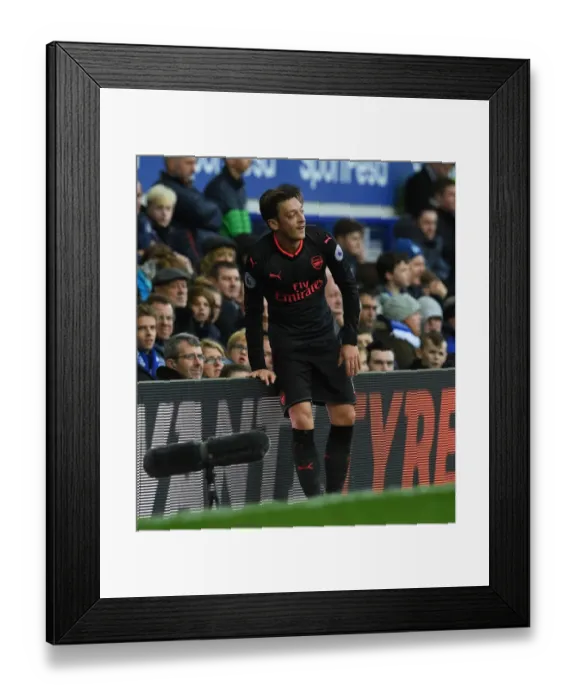Framed Print : Mesut Ozil in Action: Everton vs Arsenal, Premier League 2017-18 Framed Print : Mesut Ozil in Action: Everton vs Arsenal, Premier League 2017-18