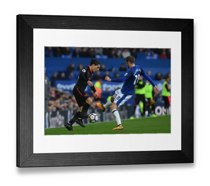 Framed Print : Bellerin vs Sigurdsson: Battle at Goodison Park - Everton vs Arsenal, Premier League 2017-18