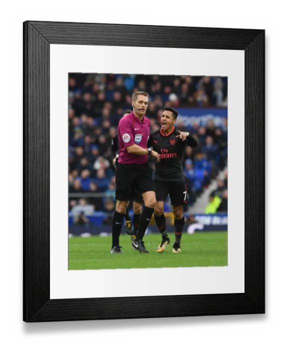 Framed Print : Arsenal's Alexis Sanchez Contests Referee Decision During Everton Clash (2017-18) Framed Print : Arsenal's Alexis Sanchez Contests Referee Decision During Everton Clash (2017-18)