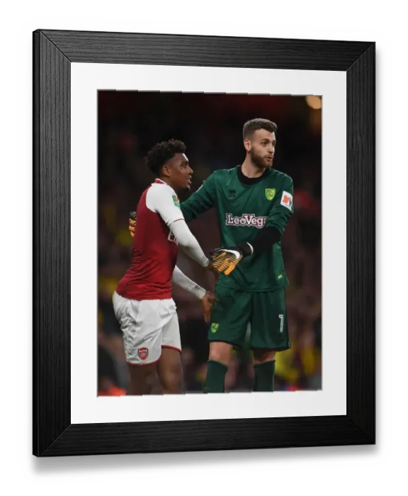 Framed Print : Arsenal's Alex Iwobi vs Norwich's Angus Gunn in Carabao Cup Clash