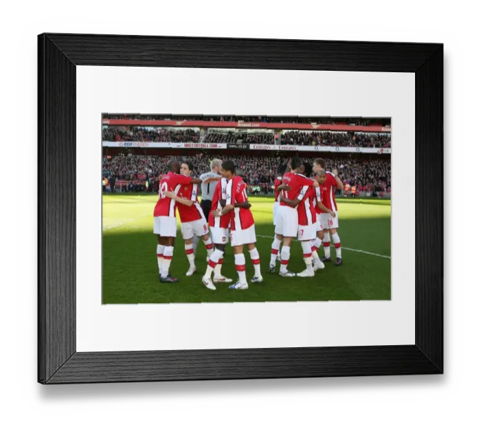 Framed Print : The Arsenal team prepare for the match Framed Print : The Arsenal team prepare for the match