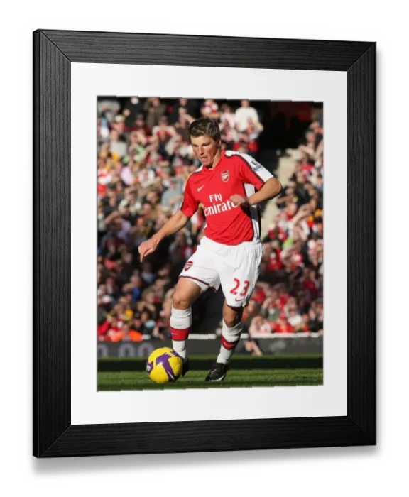 Framed Print : Arsenal's Stalemate: Arshavin's Battle against Sunderland, Barclays Premier League, 0-0