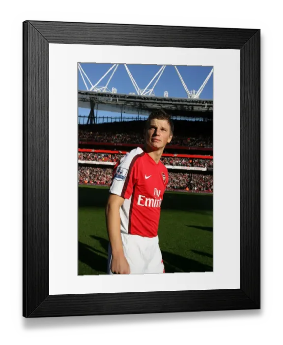 Framed Print : Arshavin's Scoreless Battle: Arsenal vs. Sunderland, 0:0, Barclays Premier League Framed Print : Arshavin's Scoreless Battle: Arsenal vs. Sunderland, 0:0, Barclays Premier League