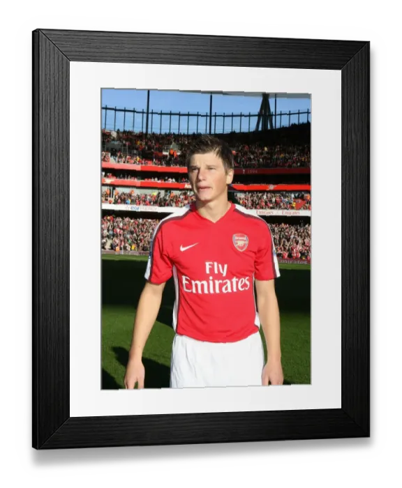 Framed Print : Arshavin's Struggle: A Scoreless Battle at Arsenal vs. Sunderland, 2009 Framed Print : Arshavin's Struggle: A Scoreless Battle at Arsenal vs. Sunderland, 2009