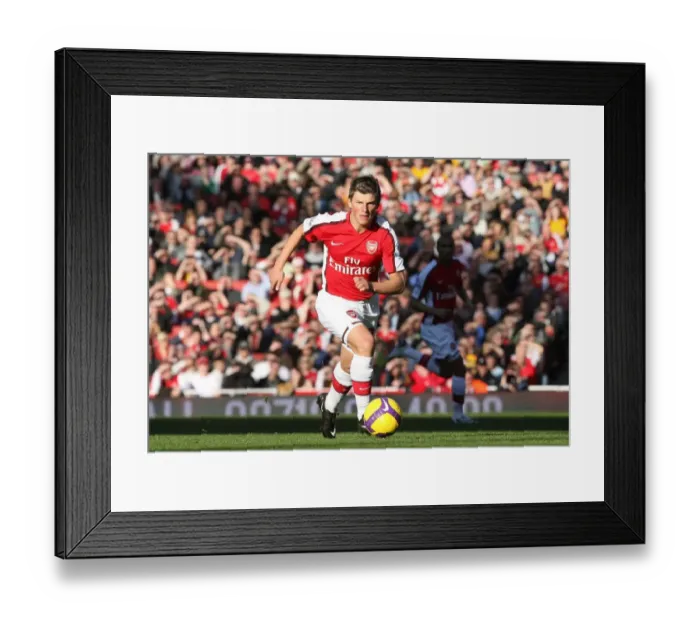 Framed Print : Arsenal vs. Sunderland: Arshavin's Scoreless Showdown in the Barclays Premier League (0:0)