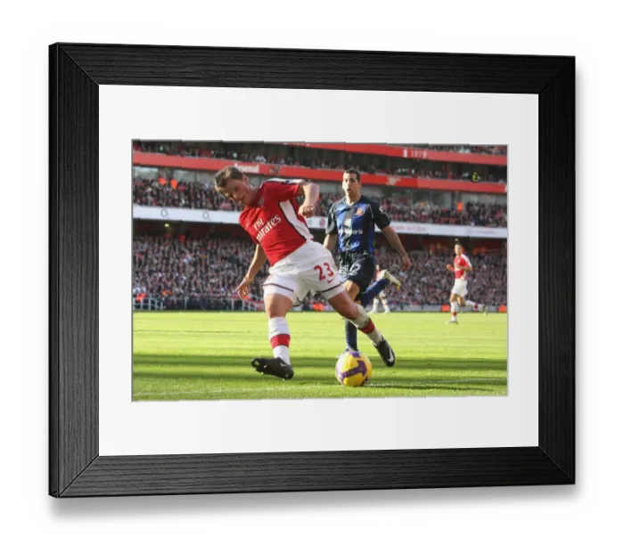 Framed Print : Andrey Arshavin (Arsenal) Tal Ben Haim (Sunderland) Framed Print : Andrey Arshavin (Arsenal) Tal Ben Haim (Sunderland)