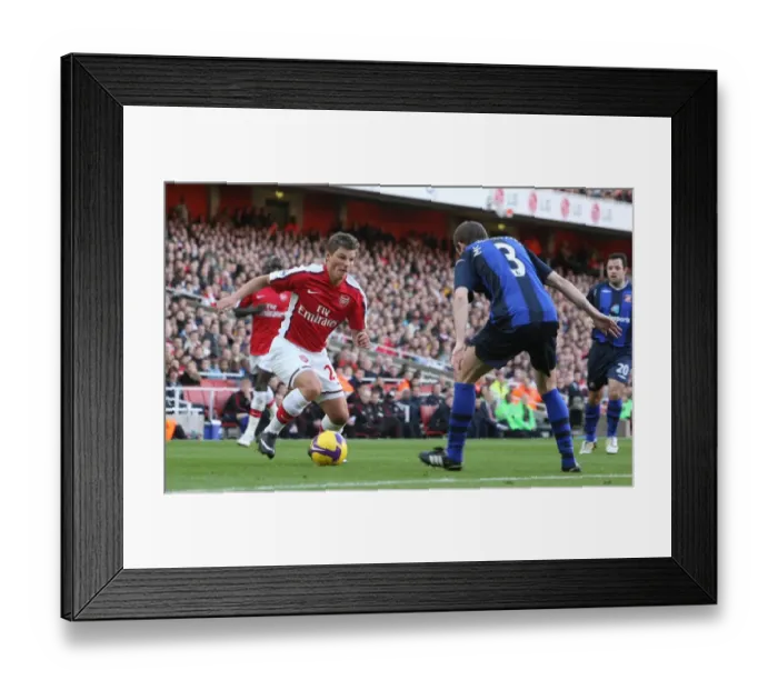Framed Print : Andrey Arshavin (Arsenal) George McCartney (Sunderland) Framed Print : Andrey Arshavin (Arsenal) George McCartney (Sunderland)