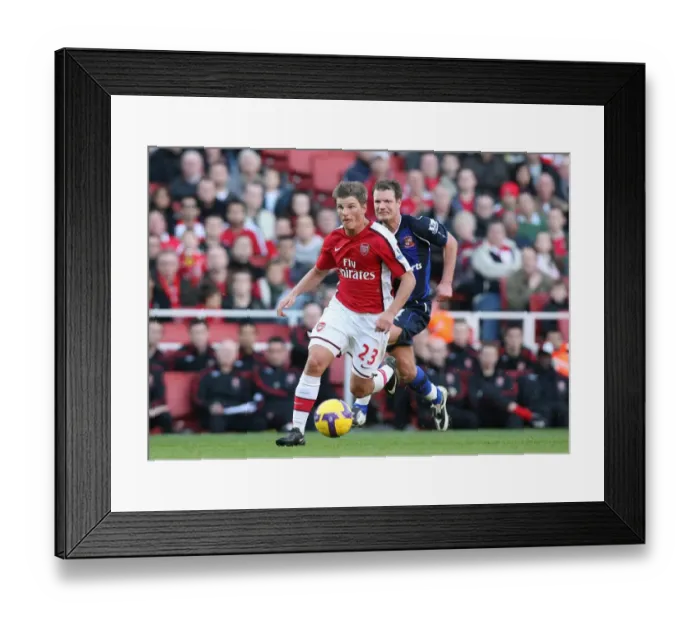 Framed Print : Andrey Arshavin (Arsenal) Teemu Tainio (Sunderland) Framed Print : Andrey Arshavin (Arsenal) Teemu Tainio (Sunderland)