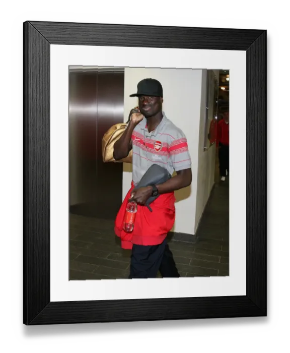Framed Print : Emmanuel Eboue in Action for Arsenal Against Sunderland, 2009 Framed Print : Emmanuel Eboue in Action for Arsenal Against Sunderland, 2009