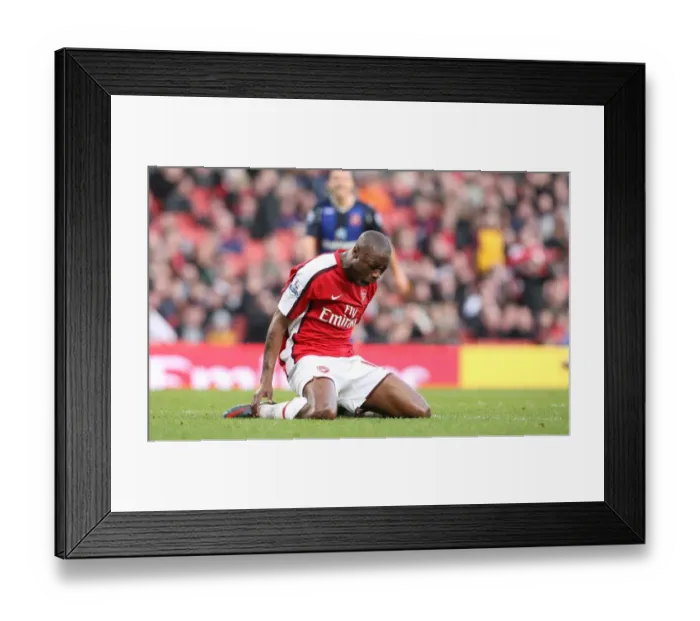 Framed Print : William Gallas: Arsenal's Unyielding Defender in the 0:0 Stalemate Against Sunderland, Emirates Stadium, 2009