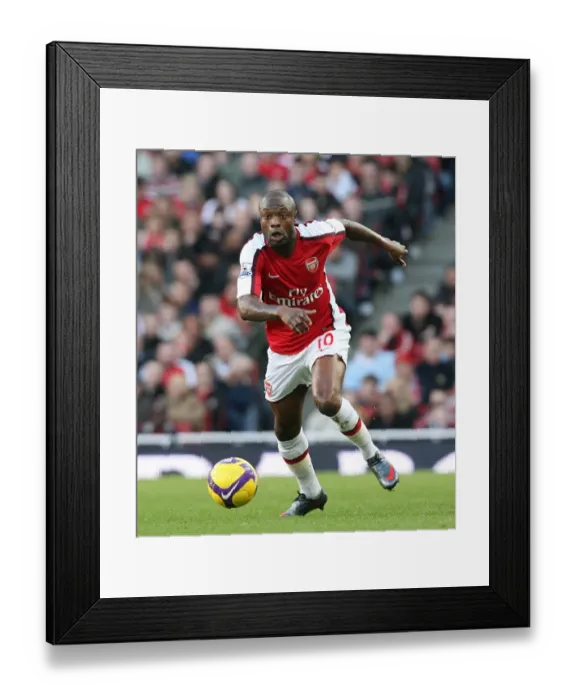 Framed Print : Unyielding Gallas: Arsenal's Defiant Performance in the 0-0 Draw Against Sunderland, 2009 Framed Print : Unyielding Gallas: Arsenal's Defiant Performance in the 0-0 Draw Against Sunderland, 2009