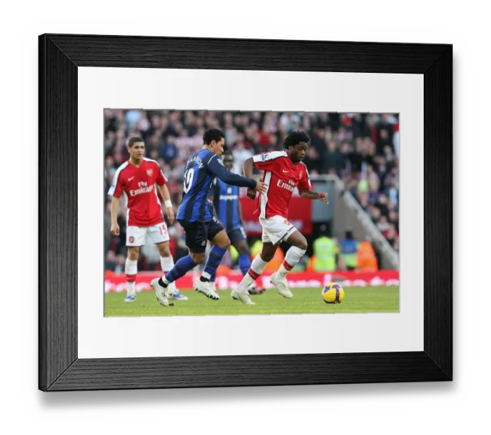 Framed Print : Song vs. Richardson: A Battle of Midfielders in the Stalemate at Emirages Stadium - Arsenal vs. Sunderland, 2009