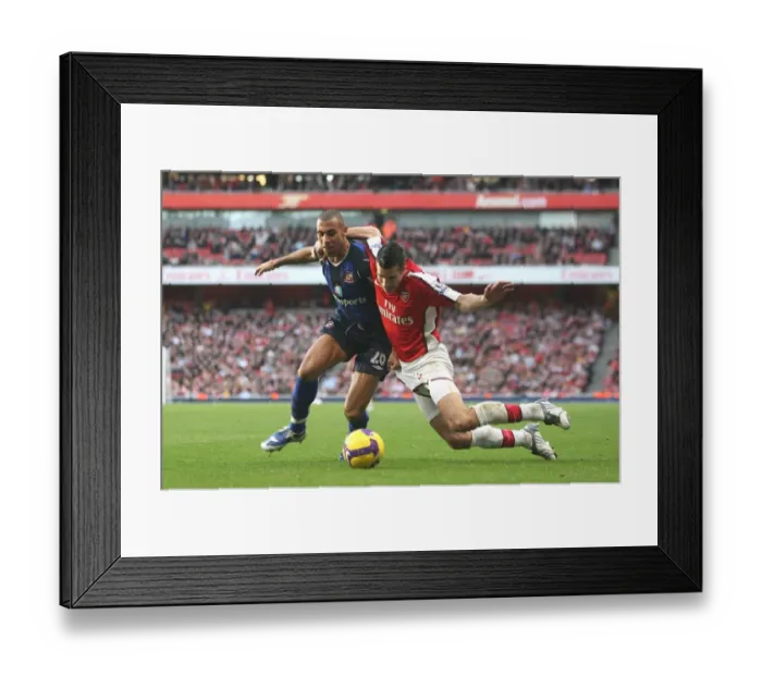 Framed Print : Van Persie vs. Ferdinand: Stalemate at Emirates, Arsenal vs. Sunderland, Barclays Premier League, 2009 Framed Print : Van Persie vs. Ferdinand: Stalemate at Emirates, Arsenal vs. Sunderland, Barclays Premier League, 2009