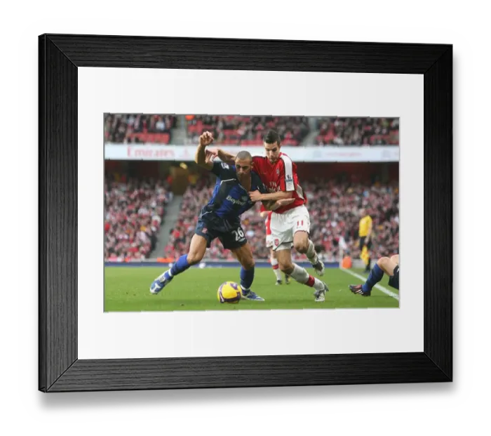 Framed Print : Robin van Persie (Arsenal) Anton Ferdinand (Sunderland)