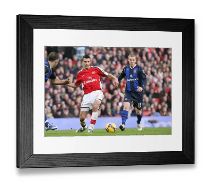 Framed Print : Robin van Persie (Arsenal) Grant Leadbitter (Sunderland)