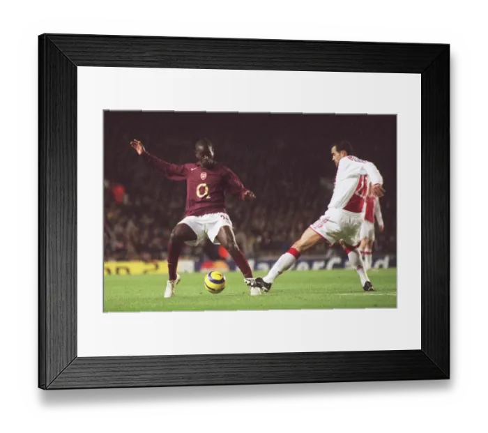 Framed Print : Quncy Owusu-Abeyie (Arsenal) Juanfran (Ajax). Arsenal 0: 0 Ajax