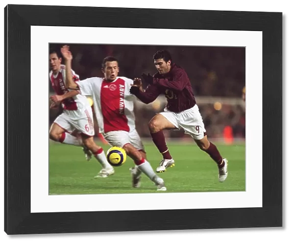 Jose Reyes (Arsenal) Johnny Heitinga (Ajax). Arsenal 0: 0 Ajax