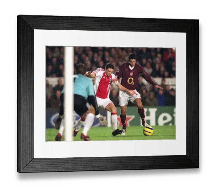 Framed Print : Robin van Persie (Arsenal) Thomas Vermaelen (Ajax). Arsenal 0: 0 Ajax Framed Print : Robin van Persie (Arsenal) Thomas Vermaelen (Ajax). Arsenal 0: 0 Ajax