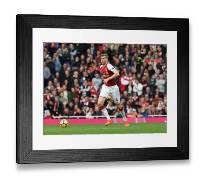 Framed Print : Per Mertesacker Focuses in Arsenal's Battle Against Swansea City (2017-18) Framed Print : Per Mertesacker Focuses in Arsenal's Battle Against Swansea City (2017-18)