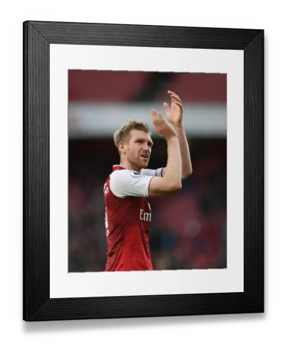 Framed Print : Per Mertesacker Celebrates with Arsenal Fans after Arsenal v Swansea City Match, 2017-18