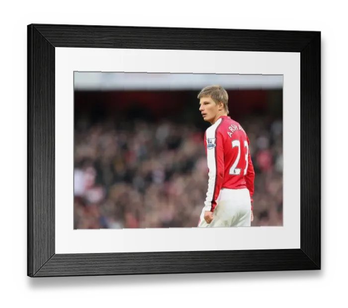 Framed Print : Arsenal's Arshavin at Stalemate: Arsenal 0-0 Fulham, Premier League 2009 Framed Print : Arsenal's Arshavin at Stalemate: Arsenal 0-0 Fulham, Premier League 2009