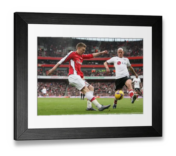 Framed Print : Andrej Arshavin (Arsenal) Paul Konchesky (Fulham) Framed Print : Andrej Arshavin (Arsenal) Paul Konchesky (Fulham)