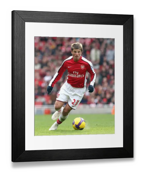 Framed Print : Arshavin's Powerful Performance: Arsenal vs. Fulham, 0-0 at Emirates (Feb 2009)