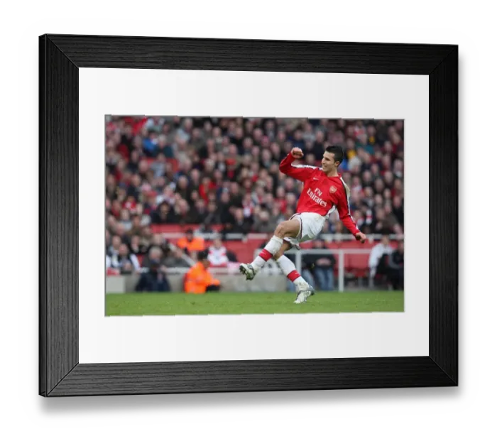 Framed Print : Robin van Persie's Determined Stance at Emirates Stadium: Arsenal vs. Fulham, Barclays Premier League, 28 / 2 / 09 Framed Print : Robin van Persie's Determined Stance at Emirates Stadium: Arsenal vs. Fulham, Barclays Premier League, 28 / 2 / 09