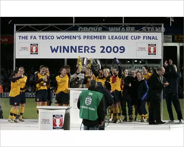 Arsenal Ladies lift the League Cup Trophy