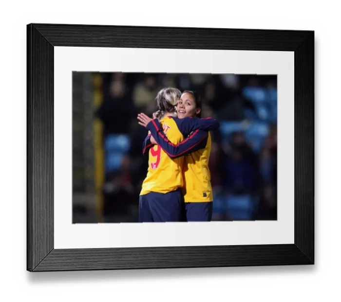 Framed Print : Suzanne Grant and Alex Scott: Celebrating Arsenal's Fifth Goal in FA Premier League Cup Final
