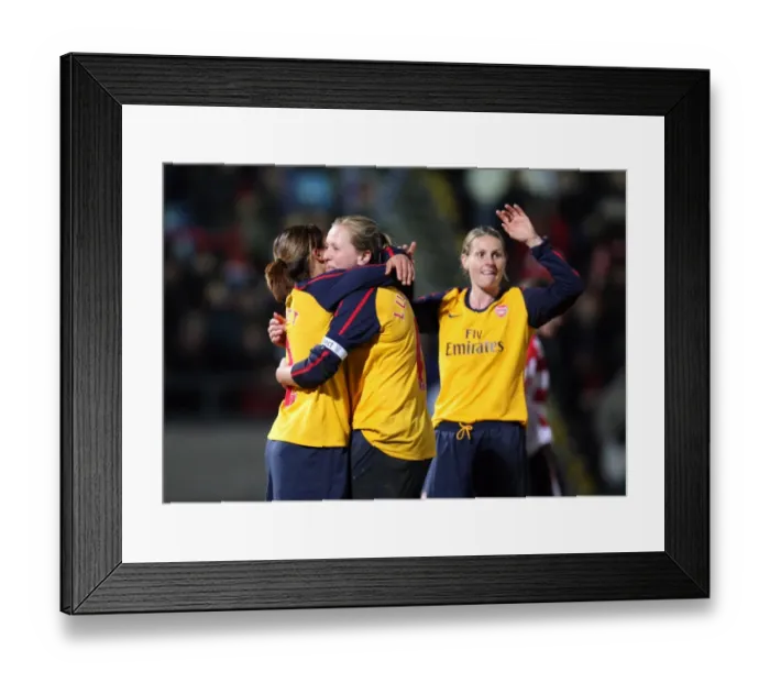 Framed Print : Alex Scott, Jayne Ludlow, and Kelly Smith: Arsenal Ladies Celebrate Historic 5-0 Win in FA Premier League Cup Final