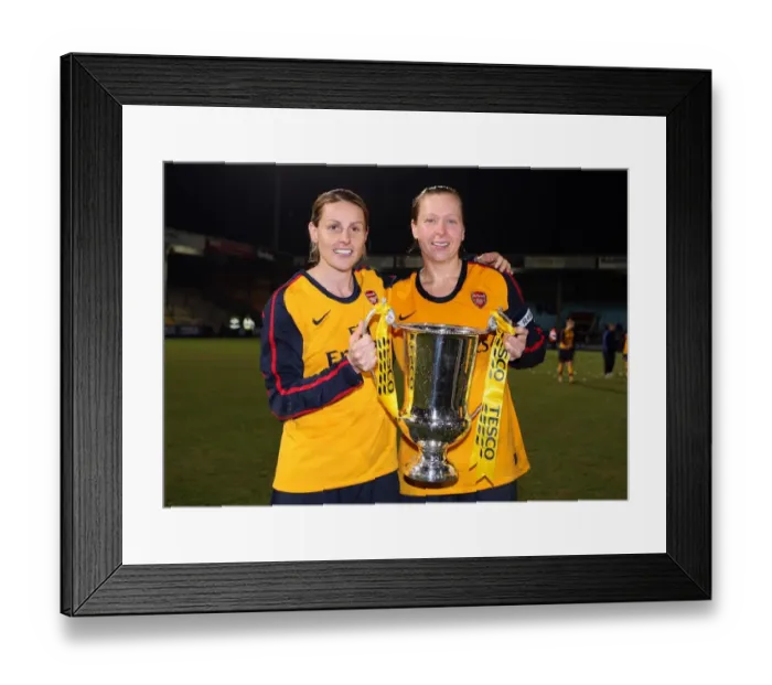 Framed Print : Kelly Smith and Jayne Ludlow (Arsenal) with the Trophy