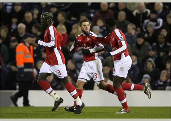 Kolo Toure celebrates scoring the 2nd Arsenal goal