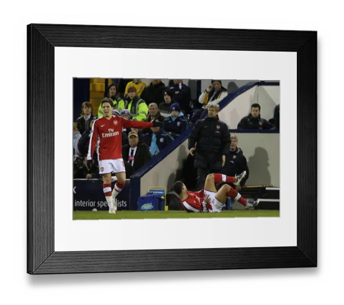 Framed Print : Arsenal manager Arsene Wenger and Samir Nasri complain Framed Print : Arsenal manager Arsene Wenger and Samir Nasri complain