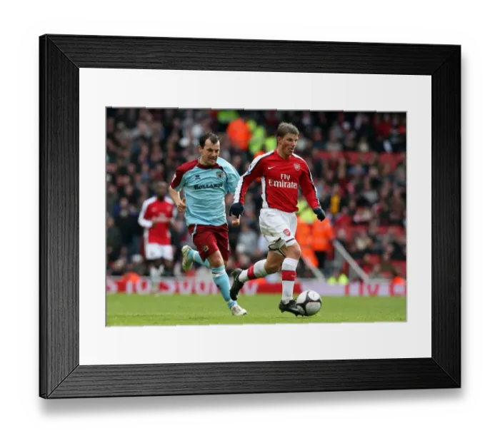Framed Print : Andrey Arshavin (Arsenal) Robbie Blake (Burnley)
