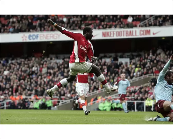 Emmanuel Eboue scores Arsenals 3rd goal
